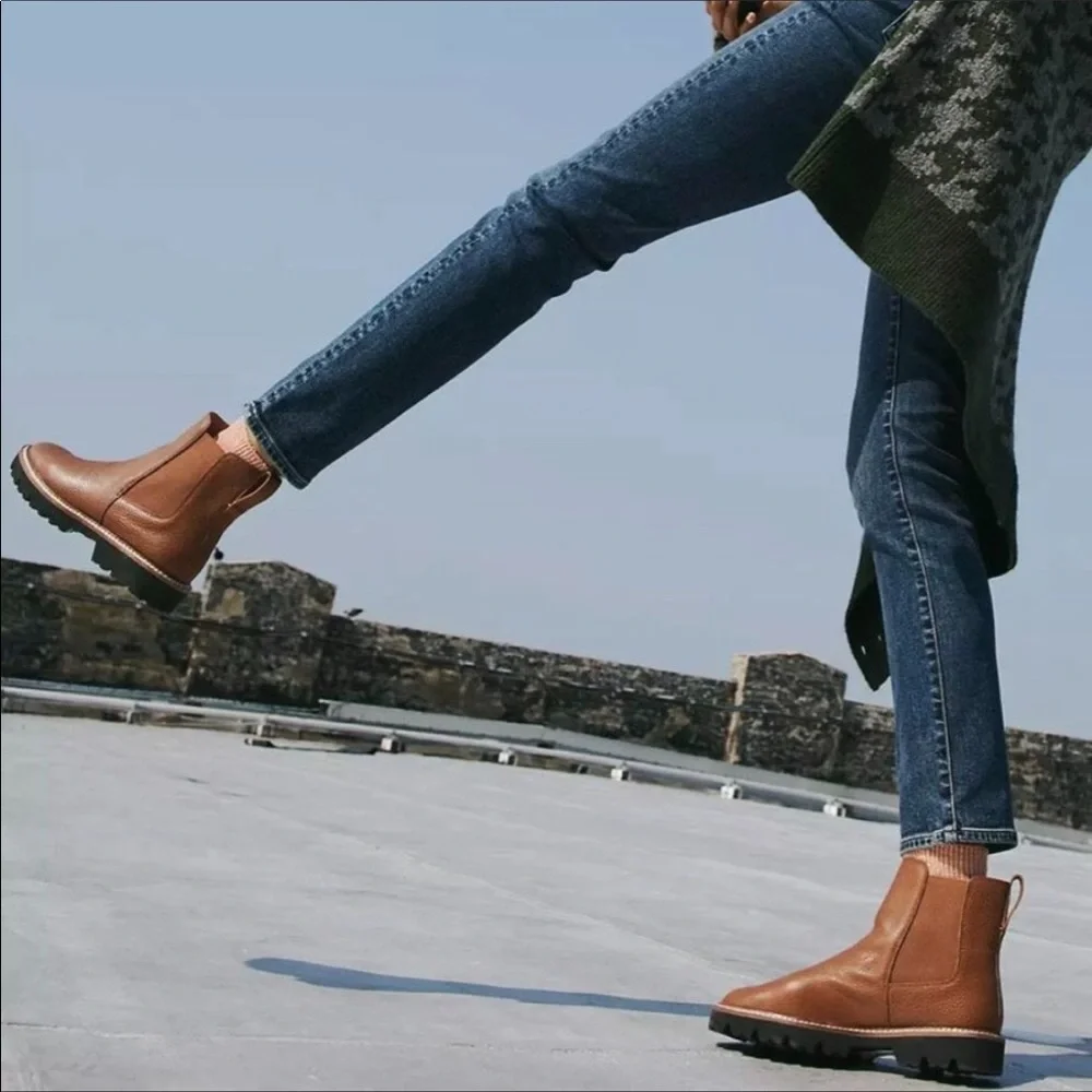 Madewell The Citywalk Lugsole Chelsea Boot In Leather English Saddle
